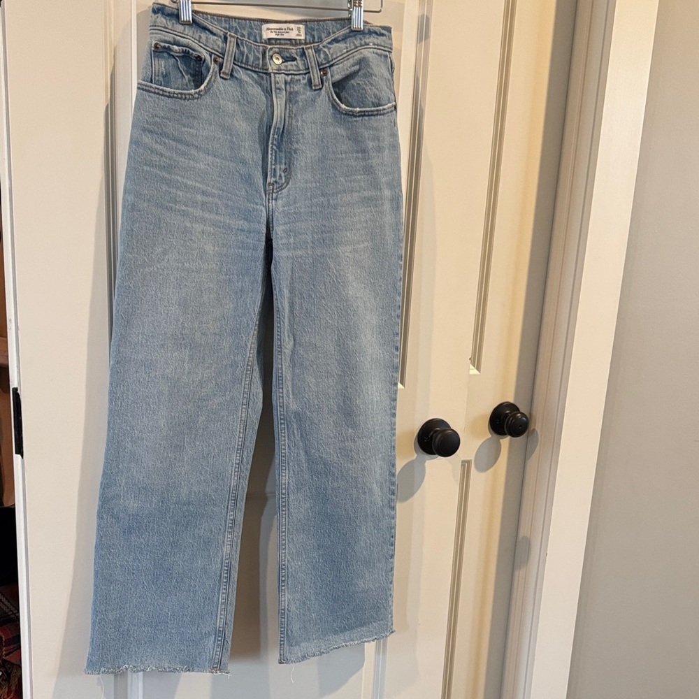 Abercrombie & Fitch Light Wash High-Rise Straight Jeans - Picture 3 of 4